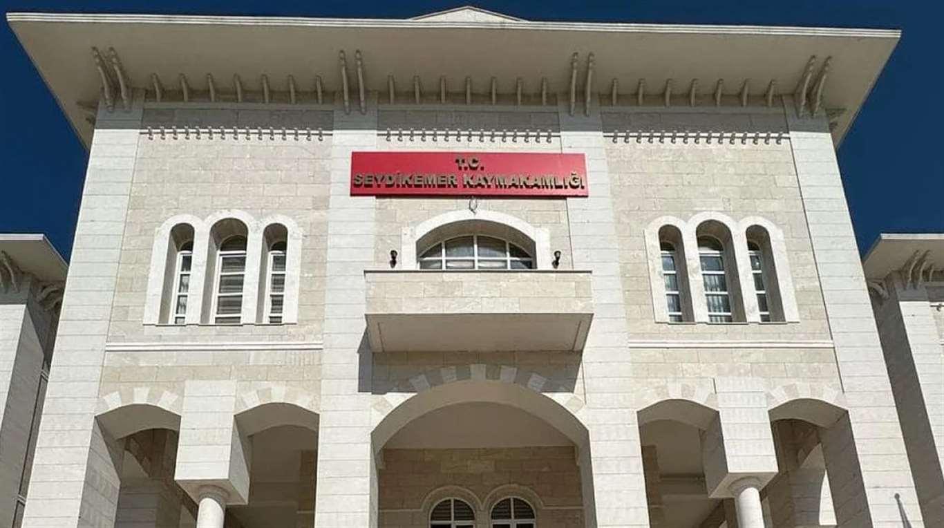       Kaymakamın koruma polisi ve şoförü rüşvet iddiasıyla gözaltına alındı haberi